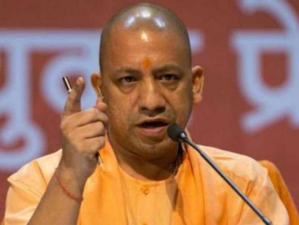 प्रवासी मजदूरों को वापस लाएगी यूपी सरकार, CM आदित्यनाथ ने रोडमैप बनाने के निर्देश दिए
