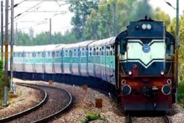 9 महीने में रेलवे के 30 हजार कर्मी संक्रमित, फ्रंटलाइन के 700 कर्मचारियों की मौत