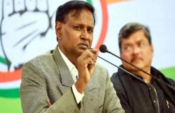 कांग्रेस प्रवक्ता ने सुप्रीम कोर्ट पर निकाली भड़ास, कहा- जज भगवान नहीं है,