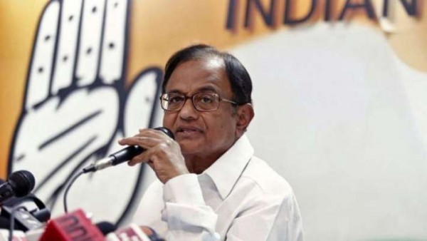 सरकार कर रही है वित्तीय संस्थानों को नियंत्रित: चिदंबरम