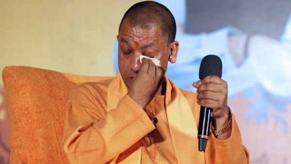 हाथरस मामला: सीबीआई जांच का फ़ैसला क्या योगी सरकार ने डैमेज कंट्रोल में किया