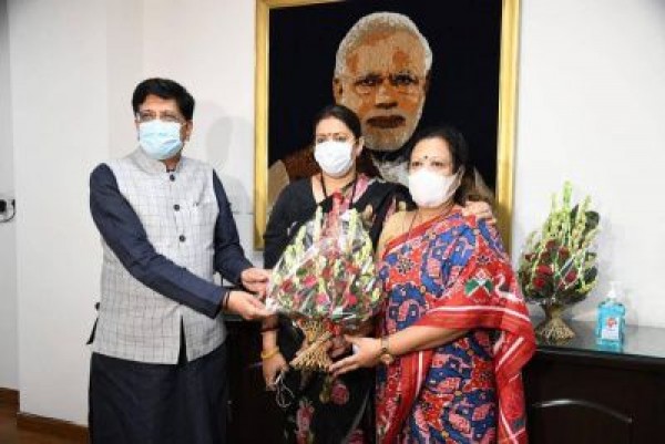 पीयूष गोयल ने कपड़ा मंत्रालय का कार्यभार संभाला
