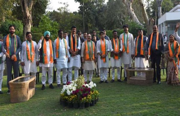 सिंधिया समर्थक कांग्रेस के 22 बागी विधायक भाजपा में शामिल