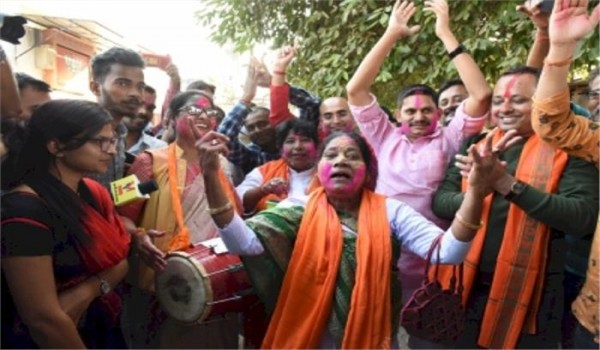 बिहार में एनडीए की सत्ता बरकरार लेकिन बहुत कम मार्जिन से