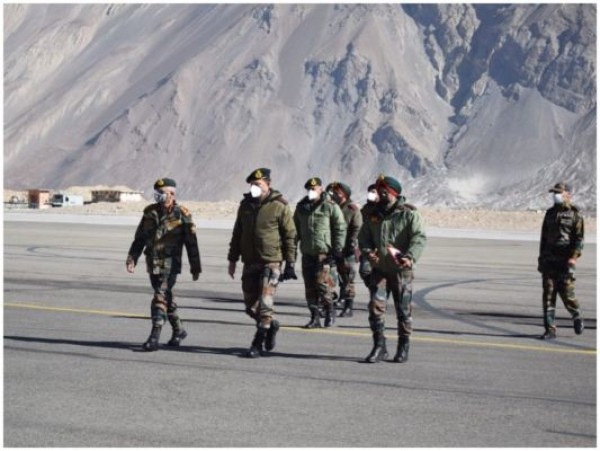 थलसेना प्रमुख जनरल एम एम नरवणे दो दिन के लद्दाख दौरे पर
