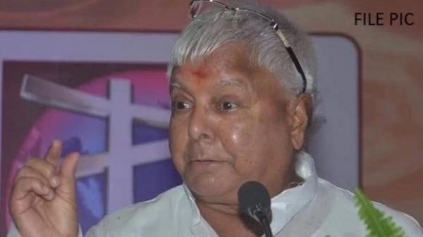 जेल में बंद लालू यादव की मुश्किलें बढ़ीं, फोन कर प्रलोभन देने का आरोप लगा