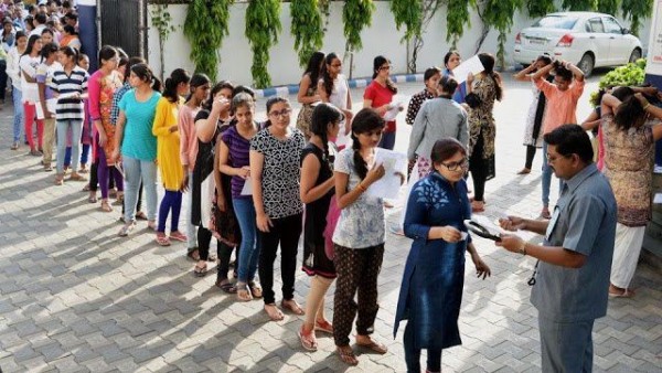 परीक्षा रद्द पर बवाल, छात्रों ने सुप्रीम कोर्ट से की थी ये मांग