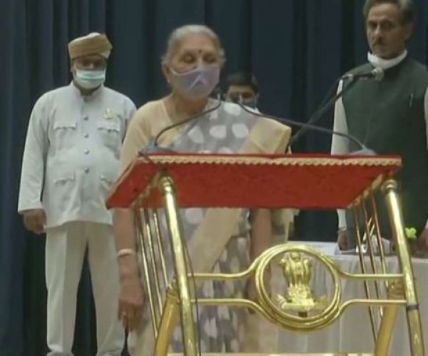 यूपी की गवर्नर आनंदीबेन पटेल ने मध्य प्रदेश के राज्‍यपाल पद के अतिरिक्‍त प्रभार की शपथ ली