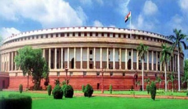 3 नए कृषि कानूनों के मुद्दे पर विपक्ष का भारी हंगामा