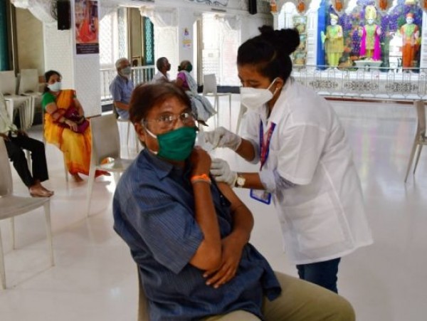 कोरोना की मुफ्त वैक्सीन लगाने से तंगहाली में आ जाएंगे 8 राज्य