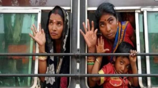 यूपी: कोरोना काल में राजनीति हावी, सरकार-विपक्ष में आरोप-प्रत्यारोप तेज