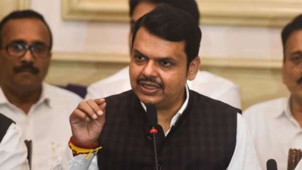 उद्धव के मंत्री का देवेंद्र फडणवीस पर पलटवार, सीएम रहते अंडरवर्ल्ड डॉन से मिलने का दावा