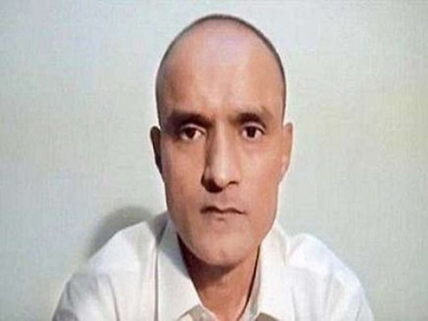 पाकिस्तान का दावा- कुलभूषण जाधव को कानूनी सहायता देने के लिए भारत से संपर्क किया