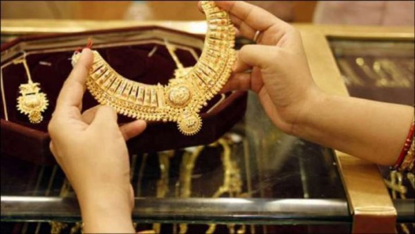 सोने में लगातार गिरावट जारी, जानें आज के नए दाम