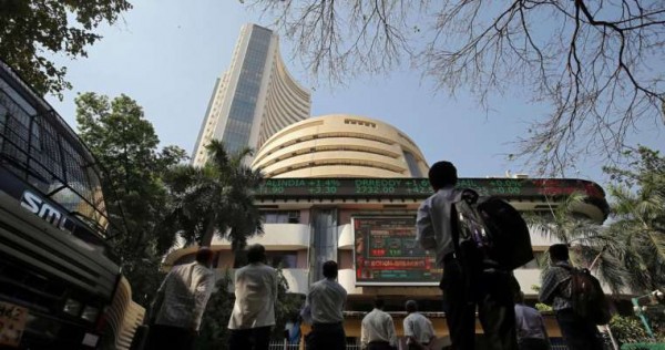 आर्थिक समीक्षा के बाद शेयर बाजारों में गिरावट, सेंसेक्स 190 अंक टूटा