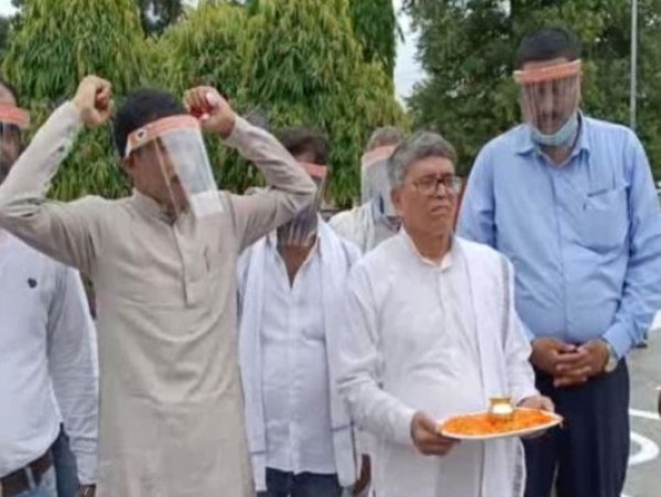 जय श्रीराम के उद्घोष के साथ अयोध्या रवाना हुई गोरक्षपीठ की मिट्टी और जल