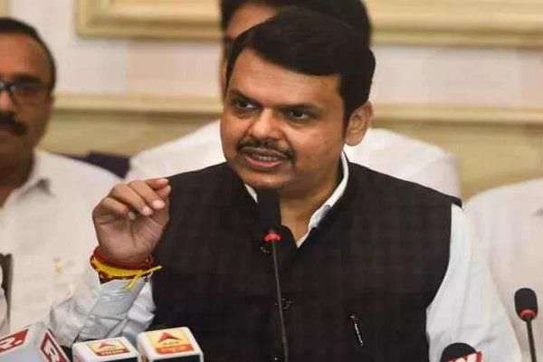 सत्तार के इस्तीफे की खबर पर फडणवीस ने साधा निशाना, कहा- उद्धव सरकार के पतन की शुरुआत