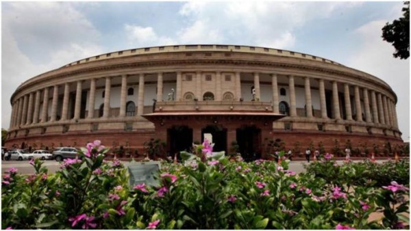 संसद में जारी विपक्ष का हंगामा फिर नहीं चल पाई लोकसभा, सरकार बोला हमला