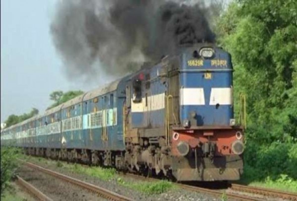 पिछले तीन सालों में इस तरह भारतीय रेलवे ने कमाए 9,000 करोड़ रुपये