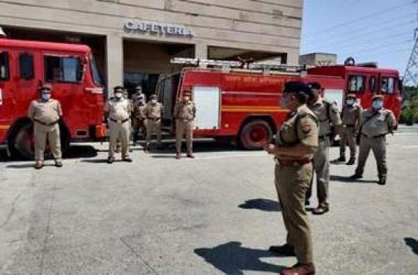 कोविड-19: 9 दमकल गाड़ियों को सेनिटाइजेशन के लिए रवाना किया गया