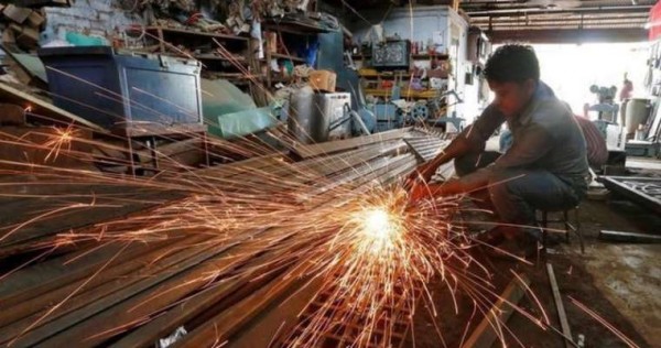 विनिर्माण गतिविधियां की रफ्तार पिछले चार महीनों में सबसे धीमी रही: PMI