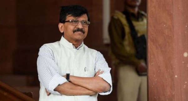 रूस ने कोरोना वैक्सीन बना लिया, भारत भाभीजी पापड़ बेच रहा : संजय राउत