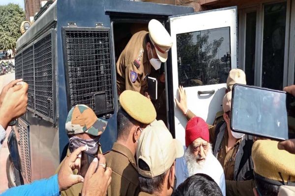 आसाराम स्वस्थ, वापस जेल भेजा, मीडिया से बोले सब ठीक होगा