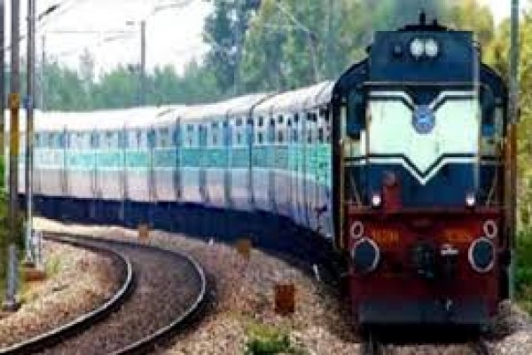 महत्वपूर्ण भूमिका निभा रहा है रेलवे