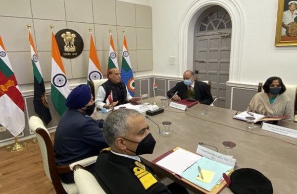 राजनाथ सिंह ने सिंगापुर के रक्षा मंत्री के साथ वीडियो कॉन्फ्रेंसिंग माध्यम से की द्विपक्षीय बैठक