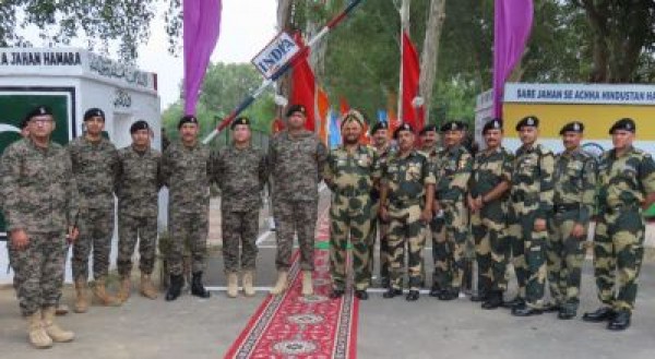 छत्‍तीसगढ़ में नक्सलियों ने ढहाए स्कूल को ग्रामीणों ने फिर बनाया, शिक्षकों का कर रहे इंतजार