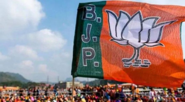 बीजेपी के बिहार में फ्री कोरोना वैक्सीन के वादे पर सियासी घमासान