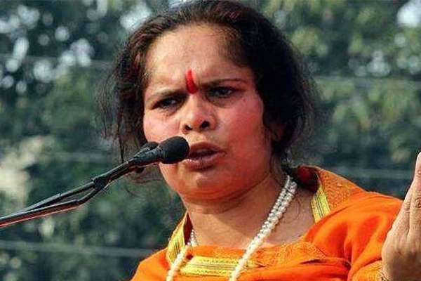 साध्वी प्राची का विवादित बयान, यदि दंगा चाहते हैं तो पोस्टर उतरवा दें