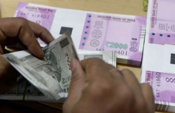 अब कर्मचारियों के भत्तों में कटौती की तैयारी