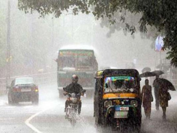 राजधानी में बदला मौसम का मिजाज: दिल्ली-NCR में बारिश शुरू, 14 फ्लाइट को किया गया डायवर्ट