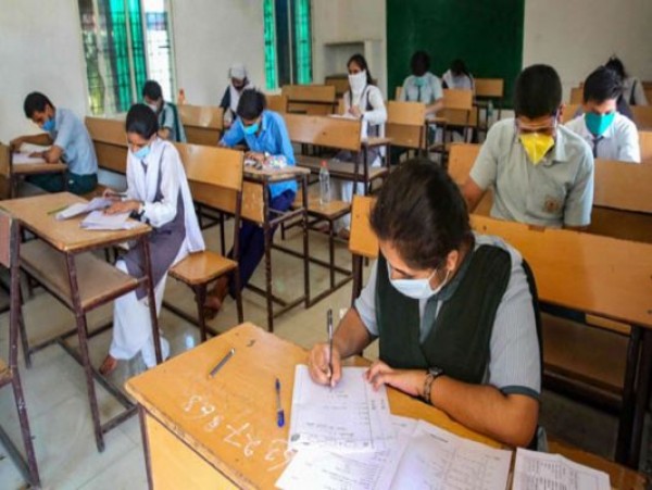 Corona की शिक्षण संस्थानों पर फिर वापसी