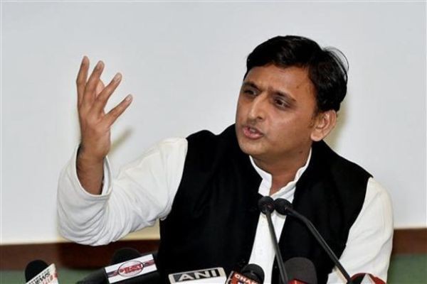 अखिलेश का सरकार से सवाल, कानपुर पुलिस को सार्थक कदम उठाने के लिए कौन रोक रहा