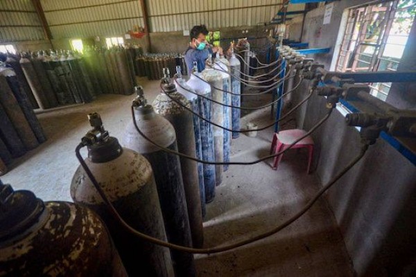 लखनऊ में बड़ा हादसा, रिफिलिंग के दौरान ऑक्सीजन सिलेंडर फटने से तीन की मौत