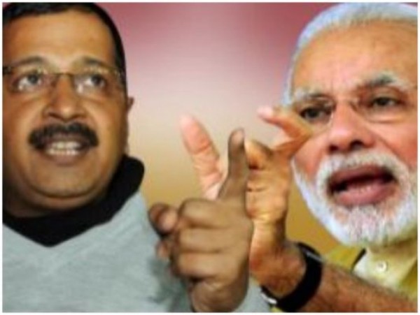 दिल्ली में ऑक्सीजन टैंक लगाने के मुद्दे पर जमकर राजनीति