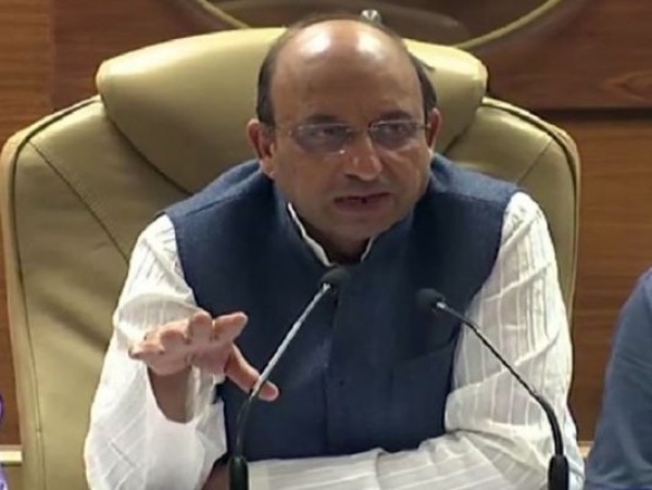 अखिलेश यादव पर यूपी के स्वास्थ्य मंत्री ने साधा निशाना