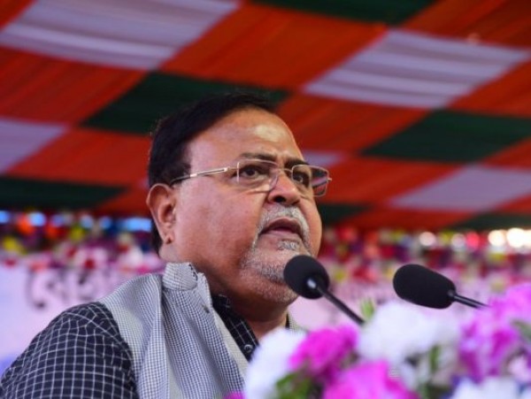 ममता बनर्जी के करीबी नेता पार्थो चटर्जी को CBI ने भेजा समन, ये है मामला