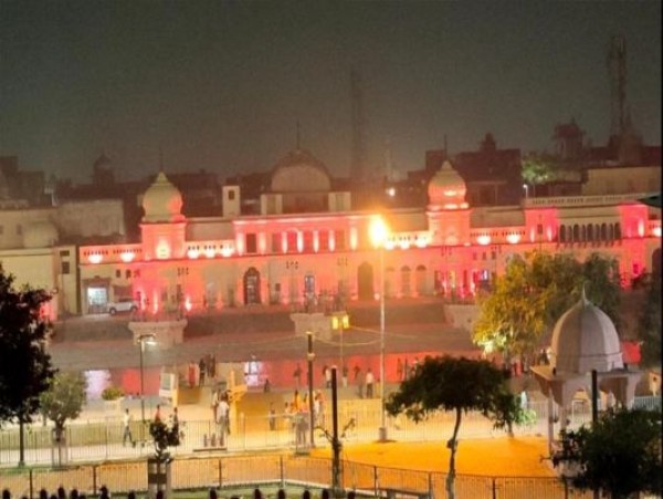 अयोध्या: दीपोत्सव की तैयारी अंतिम दौर में, भव्य और यादगार बनाने के लिये सरकार ने झोंकी ताकत