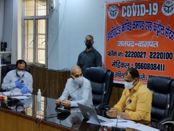 कोरोना के बढ़ते मामलों को लेकर सांसद सत्यपाल सिंह ने अधिकारियों के साथ की बैठक