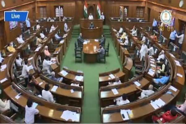 AAP विधायक पर दर्ज FIR को लेकर विधानसभा में हंगामा
