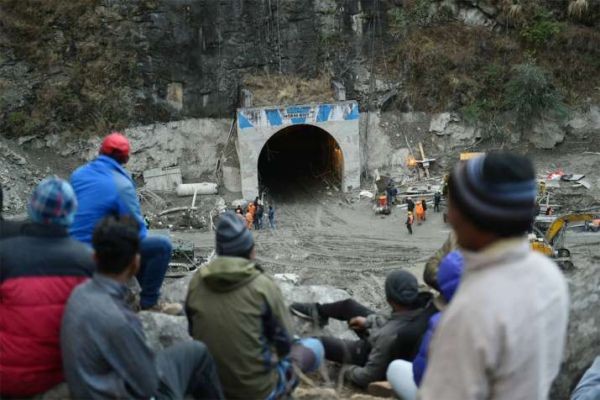 एनटीपीसी ने मृतक के परिजनों को मुआवजे का वितरण शुरू किया