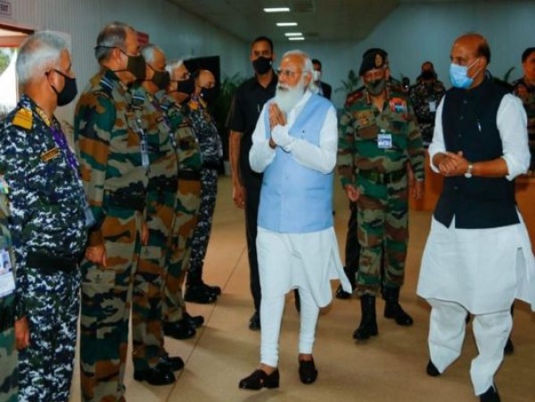 गुजरात: प्रधानमंत्री नरेंद्र मोदी ने केवड़िया में देश के टॉप मिलिट्री कमांडर्स को किया संबोधित