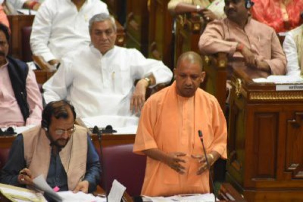 योगी का युवाओं को तोहफा, सदन अनिश्चितकाल के लिए स्थगित