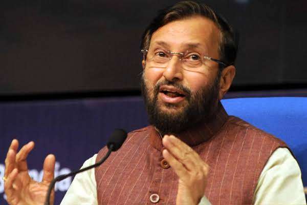 केंद्रीय मंत्री प्रकाश जावड़ेकर बोले- कोरोना की लड़ाई में अभी इतने दिन और ...