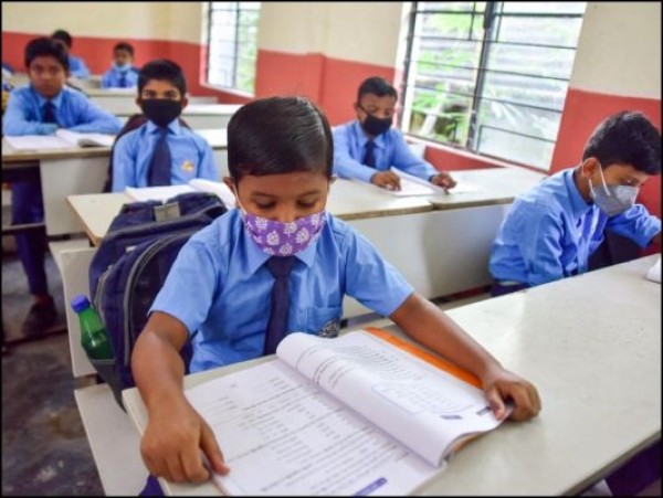 शिक्षा मंत्रालय ने बस्ते का बोझ कम करने और क्लास टू तक होमवर्क न देने की सलाह दी,