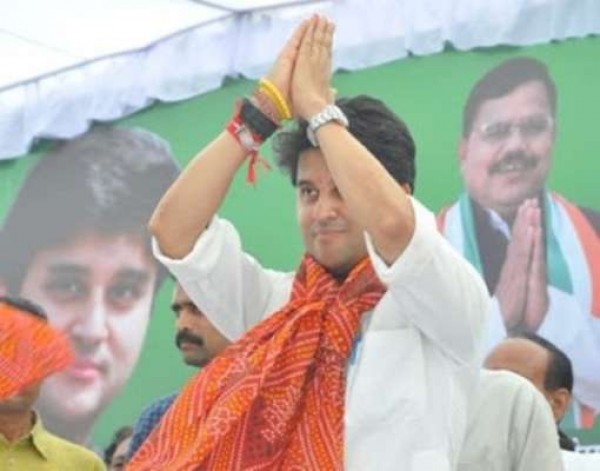बीजेपी में शामिल हो सकते सिंधिया, कांग्रेस के 22 विधायकों ने दिया इस्तीफा