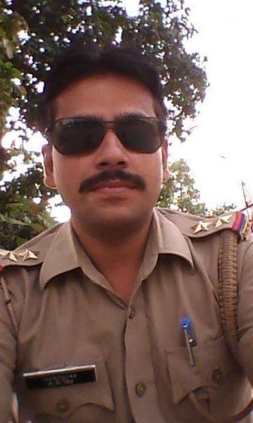 एसओजी प्रभारी एवं उनकी टीम ने की लूट, रिपोर्ट दर्ज